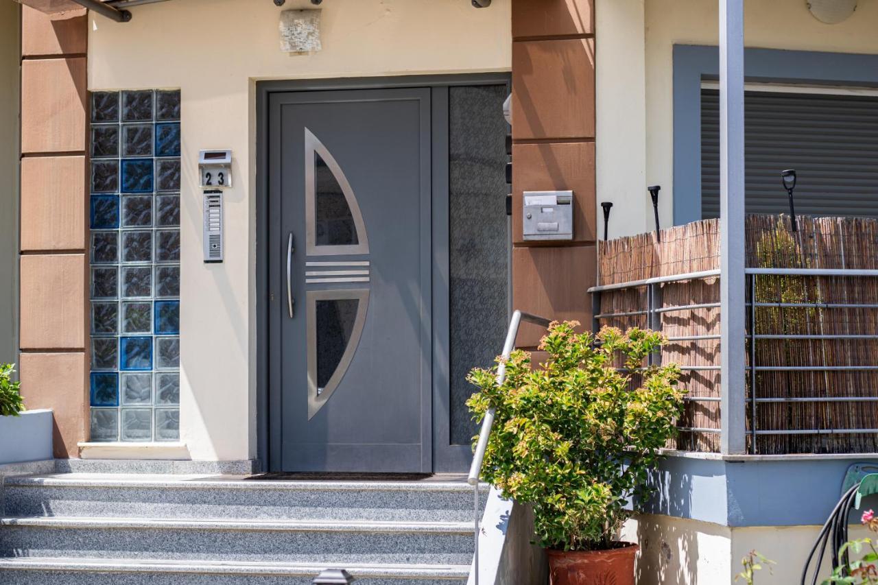 F K Room 3 Aigio Exterior photo